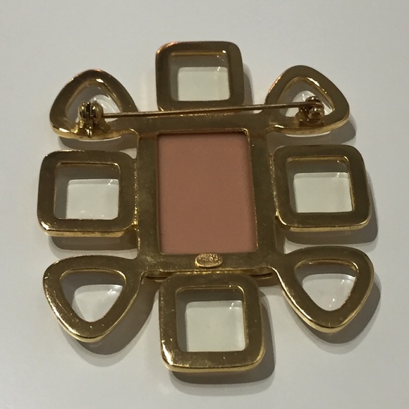 Chanel Vintage 1996 Gripoix Glass Brooch - Picture 7 of 15